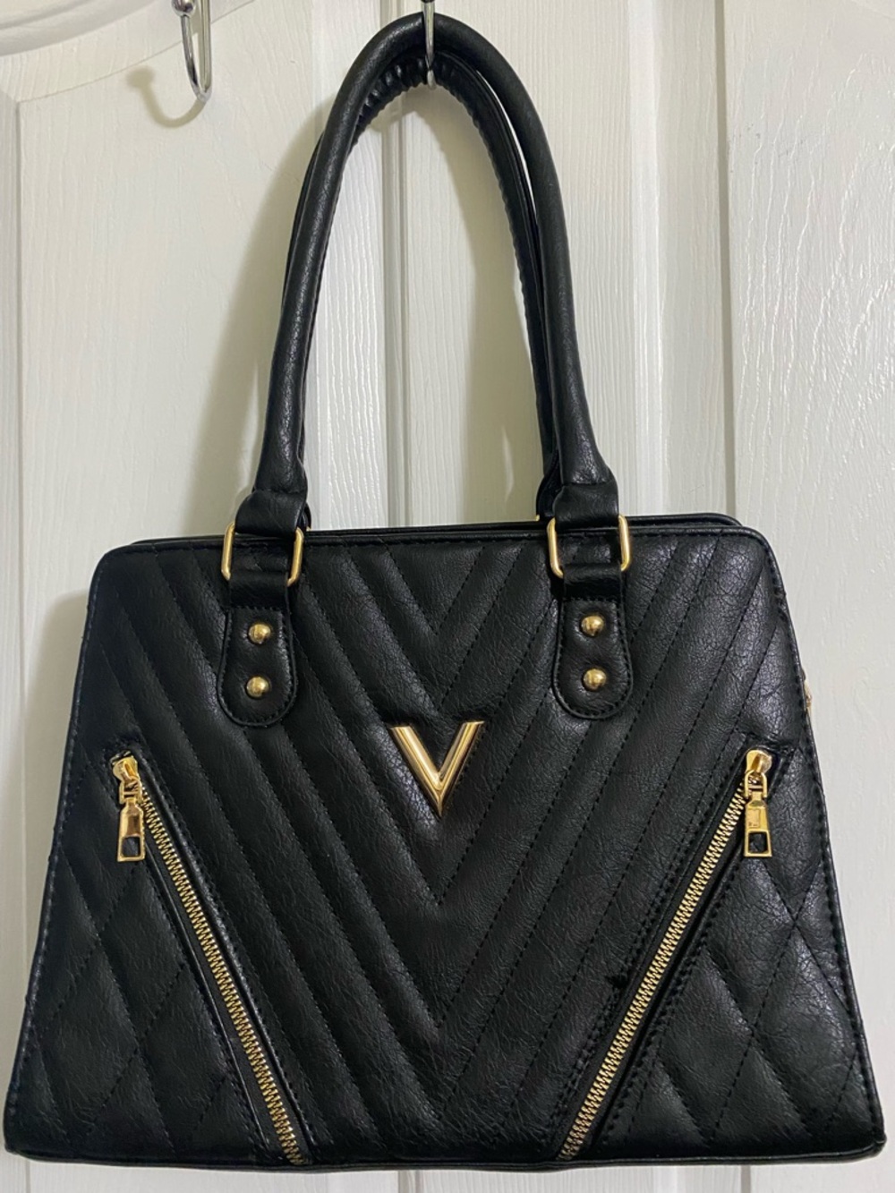 BLACK QUILTED SATCHEL HANDBAG WITH GOLD HARDWARE - Picture 11 of 16